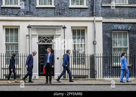 Londra, Regno Unito. 15th Mar, 2023. Il Cancelliere dello scacchiere Jeremy Hunt lascia Downing Street per consegnare il suo bilancio di primavera al Parlamento mentre il costo della crisi continua. Credit: Guy Bell/Alamy Live News Foto Stock