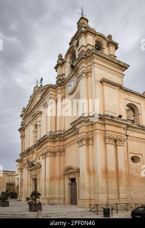 cattedrale di san paolo nella vecchia città murata di mdina, l'antica capitale nel centro di malta Foto Stock