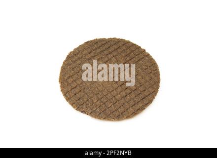 Un dessert a base di strofafael al cioccolato fondente e caramello isolato su sfondo bianco Foto Stock