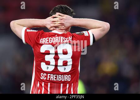 Michael Gregoritsch di SC Freiburg sembra sconsolato durante il round della UEFA Europa League di 16 partita di seconda gamba tra SC Freiburg e Juventus FC allo Stade Europa-Park il 16 2023 marzo a Friburgo, in Germania . Foto Stock