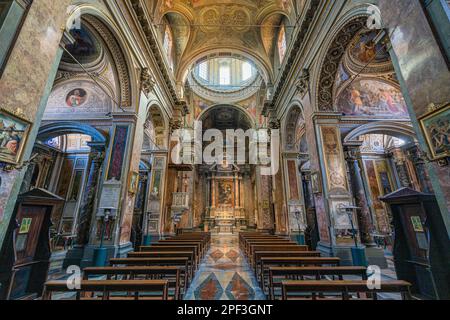 Il bellissimo interno della Chiesa di San Rocco all'Augusteo a Roma. Marzo-10-2022 Foto Stock