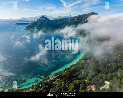 Vista aerea, Spagna, Isole Baleari, Port de Pollenca, Penisola di Formentor con Formentor Beach, Hotel Royal Hideaway Formentor precedentemente Hotel Foto Stock