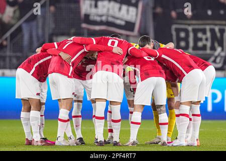 ALKMAAR, PAESI BASSI - 16 MARZO: Giocatori di AZ Alkmaar durante il turno di 16 tappa due - UEFA Europa Conference League partita tra AZ Alkmaar e SS Lazio allo stadio AZ il 16 marzo 2023 ad Alkmaar, Paesi Bassi (Foto di Patrick Goosen/Orange Pictures) Foto Stock