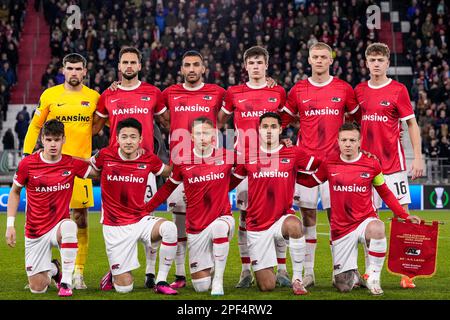 ALKMAAR, PAESI BASSI - 16 MARZO: Giocatori di AZ Alkmaar durante il turno di 16 tappa due - UEFA Europa Conference League partita tra AZ Alkmaar e SS Lazio allo stadio AZ il 16 marzo 2023 ad Alkmaar, Paesi Bassi (Foto di Patrick Goosen/Orange Pictures) Foto Stock