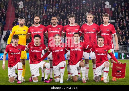 ALKMAAR, PAESI BASSI - 16 MARZO: Giocatori di AZ Alkmaar durante il turno di 16 tappa due - UEFA Europa Conference League partita tra AZ Alkmaar e SS Lazio allo stadio AZ il 16 marzo 2023 ad Alkmaar, Paesi Bassi (Foto di Patrick Goosen/Orange Pictures) Foto Stock