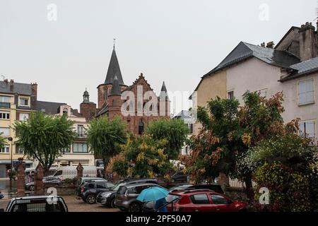 Architettura della città di Espalion nella valle del Lot in Aveyron, Francia Foto Stock