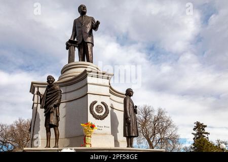 Denver, Colorado, il monumento commemorativo di Martin Luther King Jr. Nel parco cittadino, che include anche statue di Rosa Parks, Mahatma Gandhi e (non raffigurate) Foto Stock