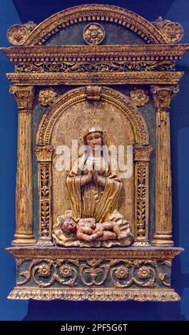 Madonna con Bambino scultura anonima in legno nord-italiano nel Museo Soumaya, Città del Messico, Messico Foto Stock