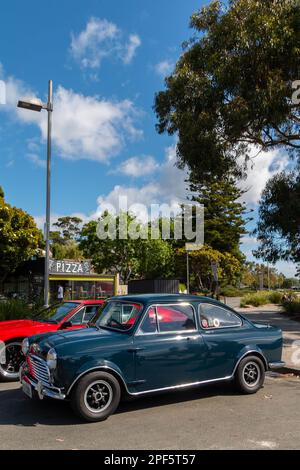 Hobart Tasmania, Australia - Gennaio 1 2023: Auto classica britannica, veicolo a motore fastback Broadspeed GT 2+2 Mini Foto Stock