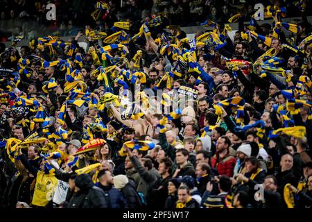 BRUXELLES, BELGIO - Marzo 16: Tifosi sostenitori di Union Saint-Gilloise durante il round della UEFA Europa League di 16 tappa due partita tra Royale Union Saint-Gilloise e 1. FC Union Berlin allo stadio Anderlecht il 16 marzo 2023 a Bruxelles, Belgio (Foto di René Nijhuis/Orange Pictures) Foto Stock