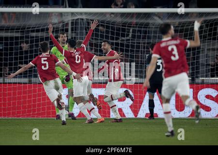 ALKMAAR - i giocatori di AZ Alkmaar festeggiano la 2-1 durante il round della UEFA Conference League 16 tra AZ Alkmaar e SS Lazio presso lo stadio AFAS il 16 marzo 2023 ad Alkmaar, Paesi Bassi. AP | Dutch Height | JEROEN PUTMANS Foto Stock