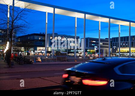 Monaco, Germania. 16th Mar, 2023. Centro commerciale Riem Arcaden a Monaco Messestadt, Willy Brandt Platz. riprese all'aperto. ? Credit: dpa/Alamy Live News Foto Stock