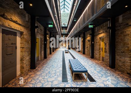 Corridoio interno del Bodmin Jail Hotel a Bodmin, Cornovaglia Foto Stock