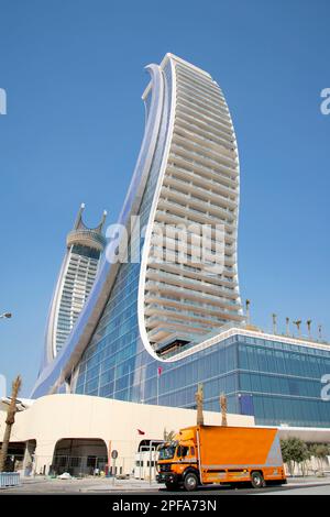 Katara Twin Tower nel distretto di Lusail Marina Foto Stock