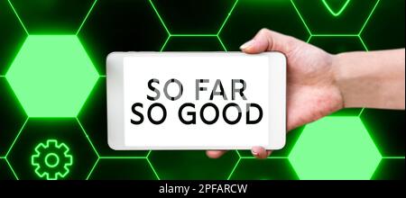 Segno di testo che mostra finora così bene. I progressi del concetto di Internet sono stati soddisfacenti fino ad ora tutto va bene Foto Stock