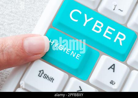 Cartello con scritta Cyber Hygiene. Parola per le misure che gli utenti del calcolatore prendono per migliorare la loro sicurezza cibernetica Foto Stock