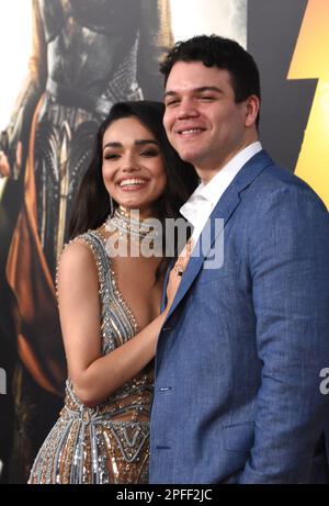 Los Angeles, California, USA 14th Marzo 2023 attrice Rachel Zegler e Josh Andres Rivera partecipano alla prima di Warner Bros. "Shazam! Fury of the Gods' al Regency Village Theatre il 14 marzo 2023 a Los Angeles, California, USA. Foto di Barry King/Alamy Stock Photo Foto Stock