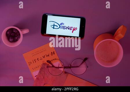India. 17th Mar, 2023. In questa immagine, il logo Disney viene visualizzato sullo schermo di un telefono cellulare. Credit: SOPA Images Limited/Alamy Live News Foto Stock