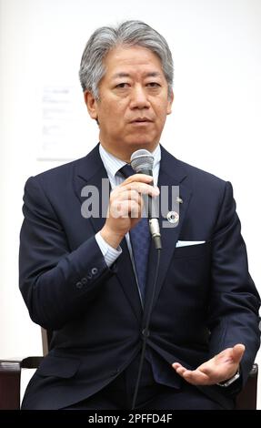 Tokyo, Giappone. 17th Mar, 2023. Il presidente della Kawasaki Heavy Industries (KHI) Yasuhiko Hashimoto parla come KHI e il National Museum of Western Art (NMWA) hanno concordato una partnership completa alla NMWA di Tokyo venerdì 17 marzo 2023. La NMWA fu fondata per ospitare ed esporre la collezione Matsukata nel 1959. Matsukata Collection è una vasta collezione d'arte, raccolta da Kojiro Matsukata, primo presidente del cantiere Kawasaki, predecessore di KHI. (Foto di Yoshio Tsunoda/AFLO) Foto Stock