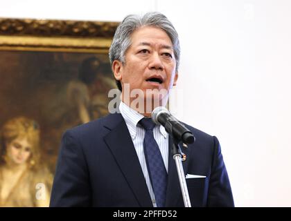 Tokyo, Giappone. 17th Mar, 2023. Il presidente della Kawasaki Heavy Industries (KHI) Yasuhiko Hashimoto parla come KHI e il National Museum of Western Art (NMWA) hanno concordato una partnership completa alla NMWA di Tokyo venerdì 17 marzo 2023. La NMWA fu fondata per ospitare ed esporre la collezione Matsukata nel 1959. Matsukata Collection è una vasta collezione d'arte, raccolta da Kojiro Matsukata, primo presidente del cantiere Kawasaki, predecessore di KHI. (Foto di Yoshio Tsunoda/AFLO) Foto Stock