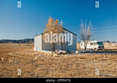 Rachel Baptist Church a Rachel, autostrada extraterrestre NV-375, Sand Spring Valley, Great Basin, Nevada, STATI UNITI Foto Stock