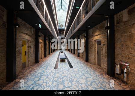 Corridoio interno del Bodmin Jail Hotel a Bodmin, Cornovaglia Foto Stock