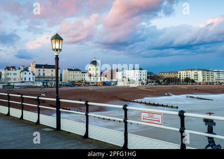 Serata al Molo di Worthing, West Sussex, Inghilterra. Foto Stock