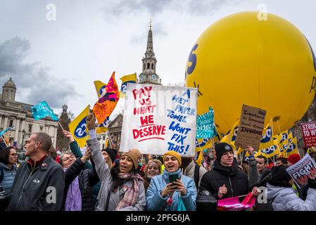 Sciopero e dimostrazione di funzionari pubblici per una retribuzione equa organizzata da PCS, Public and Commercial Services Union, Londra, Regno Unito 15/03/2023 Foto Stock