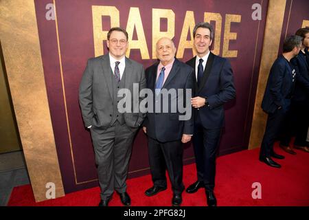 Michael Arden, Alfred Uhry e Jason Robert Brown assistono alla serata di apertura del musical 'Parade' di Broadway al Bernard B. Jacobs Theatre di New York, NY, il 16 marzo 2023. (Foto di Efren Landaos/Sipa USA) Foto Stock