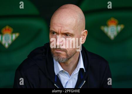 L'allenatore principale del Manchester United Erik Ten Hag durante la partita della UEFA Europa League, Round of 16, 2nd tappa, tra Real Betis e Manchester United ha giocato allo stadio Benito Villamarin il 16 marzo 2023 a Siviglia, Spagna. (Foto di Antonio Pozo / PRESSIN) Foto Stock