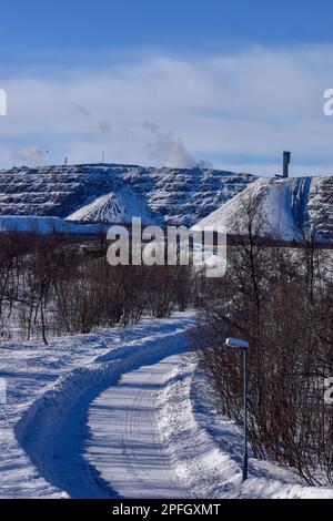 La miniera di Kiruna è la più grande e moderna miniera sotterranea di minerali ferrosi del mondo. Vista da Lombolo. Foto Stock