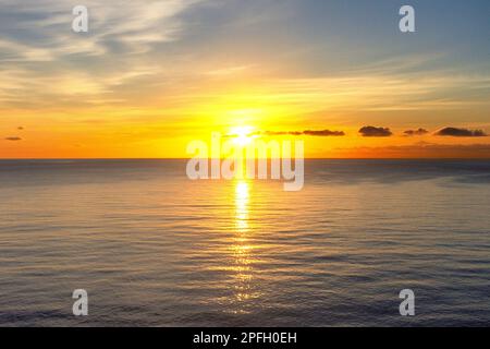 Alba mattutina sull'oceano, Santa Cruz de la Palma, la Palma, Isole Canarie, Regno di Spagna Foto Stock