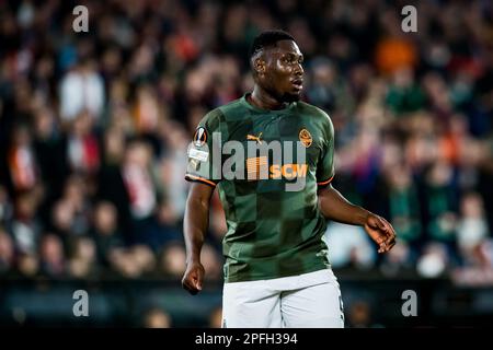 ROTTERDAM - Lassina Traore di Shakhtar Donetsk durante la partita della UEFA Europa League 16 tra Feyenoord e Shakhtar Donetsk allo Stadion de Kuip di Feyenoord il 16 marzo 2023 a Rotterdam, Paesi Bassi. AP | altezza olandese | COR LASKER Foto Stock