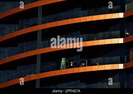 Jeddah, Arabia Saudita. 17th Mar, 2023. Atmosfera del circuito. Campionato del mondo Formula 1, Rd 2, Gran Premio dell'Arabia Saudita, venerdì 17th marzo 2023. Jeddah, Arabia Saudita. Credit: James Moy/Alamy Live News Foto Stock