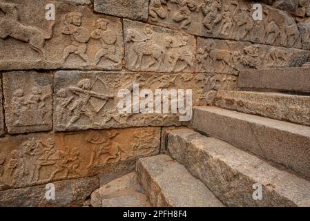 Mahanavami Dibba in recinto reale in Hampi è stato utilizzato dai re come palco per assistere alla celebrazione del festival Mahanavami. Hampi è un patrimonio mondiale dell'UNESCO Foto Stock