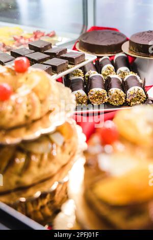 Panificio italiano, pasticceria tradizionale siciliana. Prodotti freschi e gustosi Foto Stock