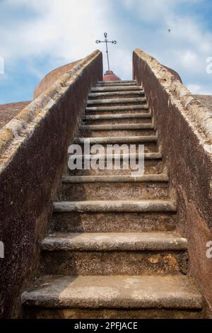 Scalinata che porta in cima al campanile della chiesa di San Giuliano , Catania, Italia Foto Stock