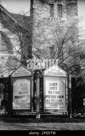 Una chiesa metodista pubblicizza un laboratorio Black Lives Matter per il giorno MLK su grandi sigi di fronte alla chiesa di Melrose, Massachusetts. L'immagine era Foto Stock