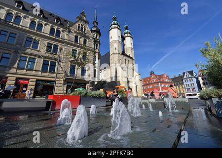 Fontana, St. Mary's Market Church, Piazza del mercato, Halle an der Saale, Sassonia-Anhalt, Germania Foto Stock