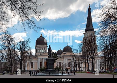 Paesaggio urbano con parco pubblico a Odesa, Ucraina Foto Stock