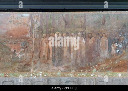 Un affresco colorato della Chiesa della porta della Trinità all'ingresso principale del monastero di Kiev-Pechersk Lavra in Kyiv Ucraina Foto Stock