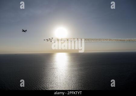 Jeddah, Arabia Saudita. 17th Mar, 2023. Spettacolo aereo durante la Formula 1 STC Saudi Arabian Grand Prix 2023, 2nd° round del Campionato del mondo di Formula uno 2023 dal 17 al 19 marzo 2023 sul circuito di Jeddah Corniche, a Jeddah, Arabia Saudita - Foto: DPPI/DPPI/LiveMedia Credit: Independent Photo Agency/Alamy Live News Foto Stock