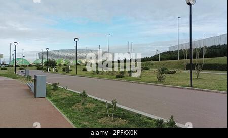 Vista dal parco moderno allo Stadio Olimpico, Baku, Azerbaigian Foto Stock