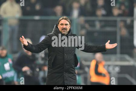 Allenatore Daniel FARKE (MG) gesto, gesto, Calcio 1st Bundesliga, 25th matchday, Borussia Monchengladbach (MG) - Werder Bremen (HB), il 17th marzo 2023 a Borussia Monchengladbach / Germania. Le normative #DFL vietano qualsiasi uso di fotografie come sequenze di immagini e/o quasi-video # Foto Stock