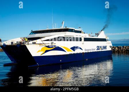 Cape Jervis, Australia - 27 aprile 2022: Trasporto in traghetto Sealink tra Kangaroo Island e Cape Jervis Foto Stock