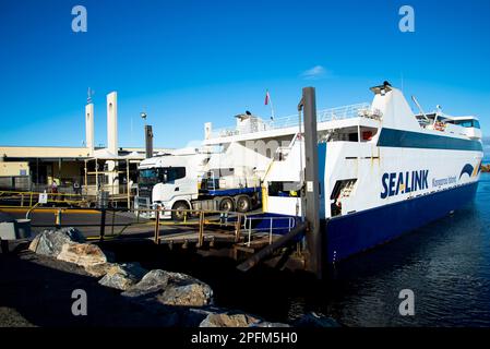 Cape Jervis, Australia - 27 aprile 2022: Trasporto in traghetto Sealink tra Kangaroo Island e Cape Jervis Foto Stock