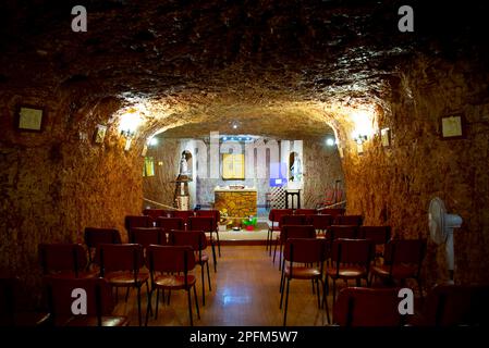 Coober Pedy, Australia - 4 maggio 2022: Chiesa cattolica sotterranea di San Pietro e San Paolo Foto Stock