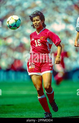 Qiu Haiyan (USA) durante le finali USA vs CHN alla Coppa del mondo di calcio femminile FIFA 1999. Foto Stock