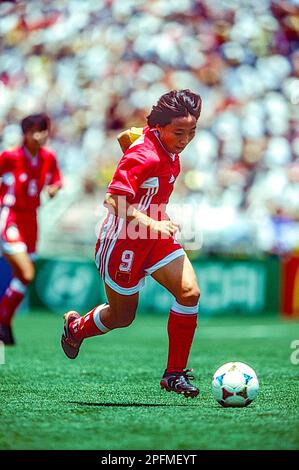 Wen Sun (CHN) durante le finali USA vs CHN in occasione della Coppa del mondo di calcio femminile FIFA 1999. Foto Stock