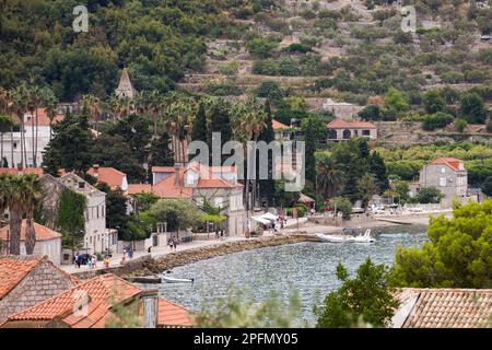 Lopud, Croazia. 29th ago, 2022. Boulevards visto al largo della costa di Lopud Island. Lopud è una piccola isola al largo della costa della Dalmazia, nel sud della Croazia. L'isola fa parte dell'arcipelago delle Isole Elafiti. (Foto di Karol Serewis/SOPA Images/Sipa USA) Credit: Sipa USA/Alamy Live News Foto Stock